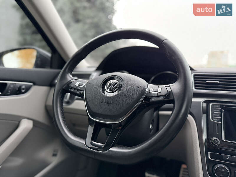 Седан Volkswagen Passat 2017 в Ровно