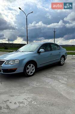 Седан Volkswagen Passat 2005 в 