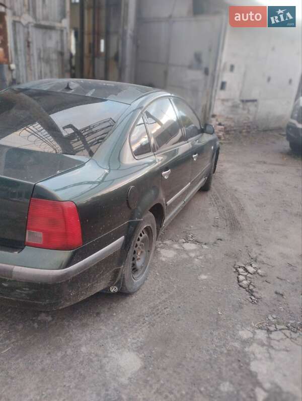 Седан Volkswagen Passat 1998 в Львове