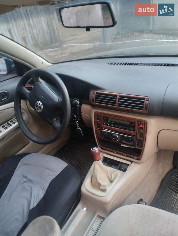 Седан Volkswagen Passat 1998 в Львове