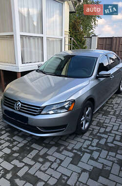 Седан Volkswagen Passat 2013 в Киеве