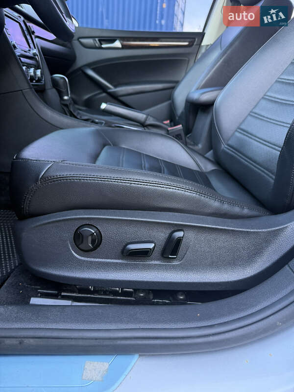 Седан Volkswagen Passat 2015 в Дніпрі фото 28 Седан Volkswagen Passat 2015 в Дніпрі