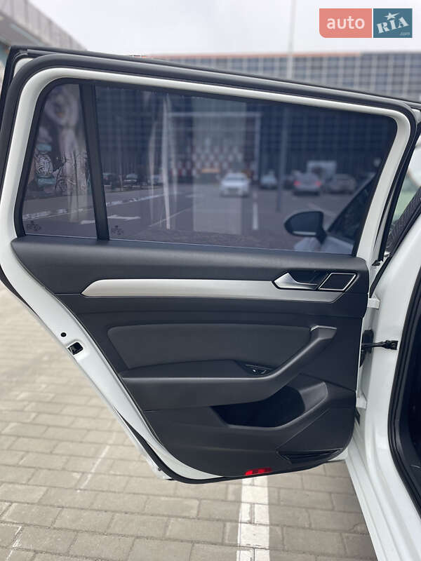 Універсал Volkswagen Passat 2015 в Луцьку фото 36 Універсал Volkswagen Passat 2015 в Луцьку