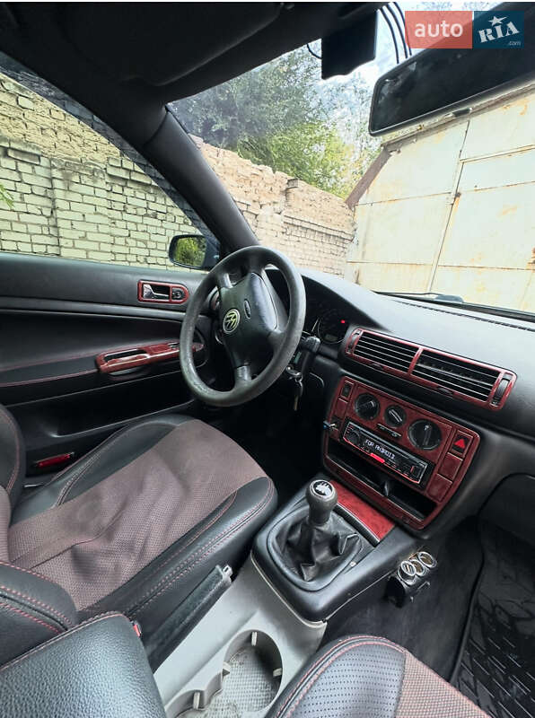Седан Volkswagen Passat 2000 в Запорожье