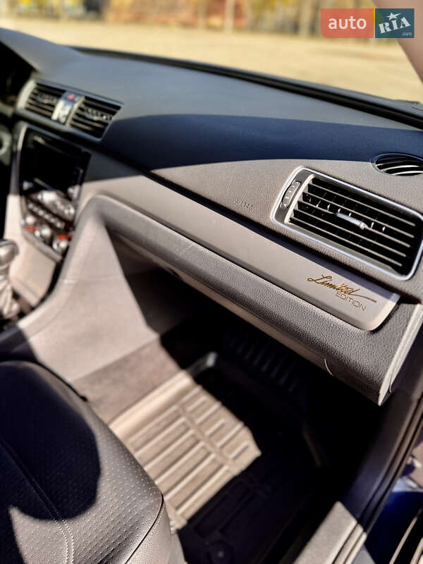 Седан Volkswagen Passat 2014 в Лозовой