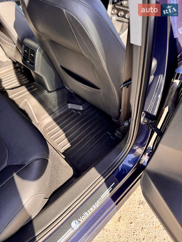 Седан Volkswagen Passat 2014 в Лозовой