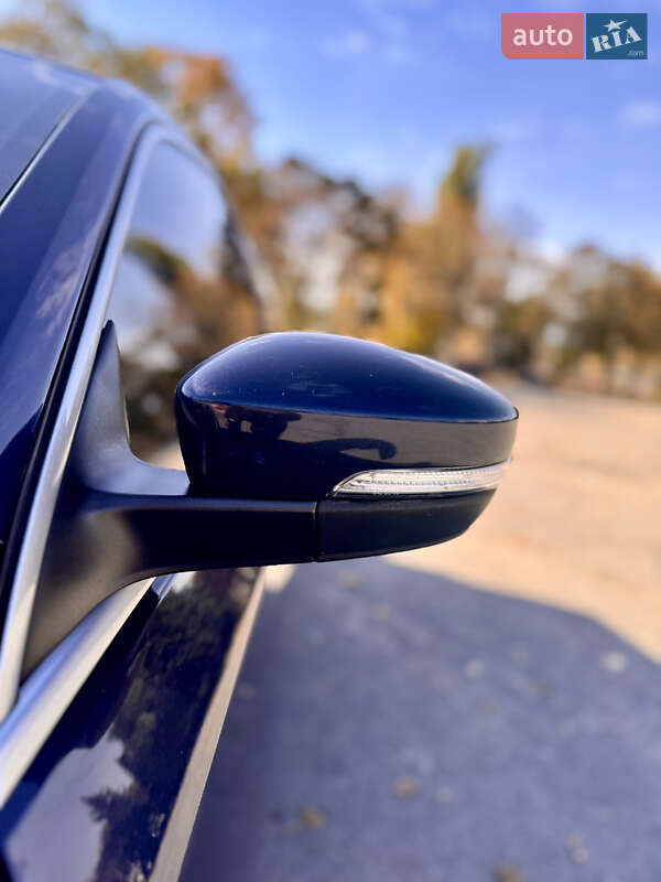 Седан Volkswagen Passat 2014 в Лозовой