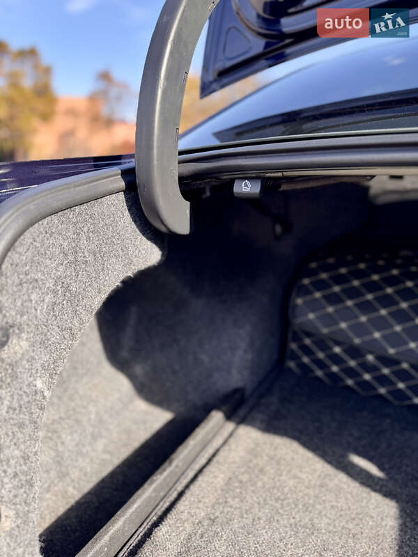 Седан Volkswagen Passat 2014 в Лозовой