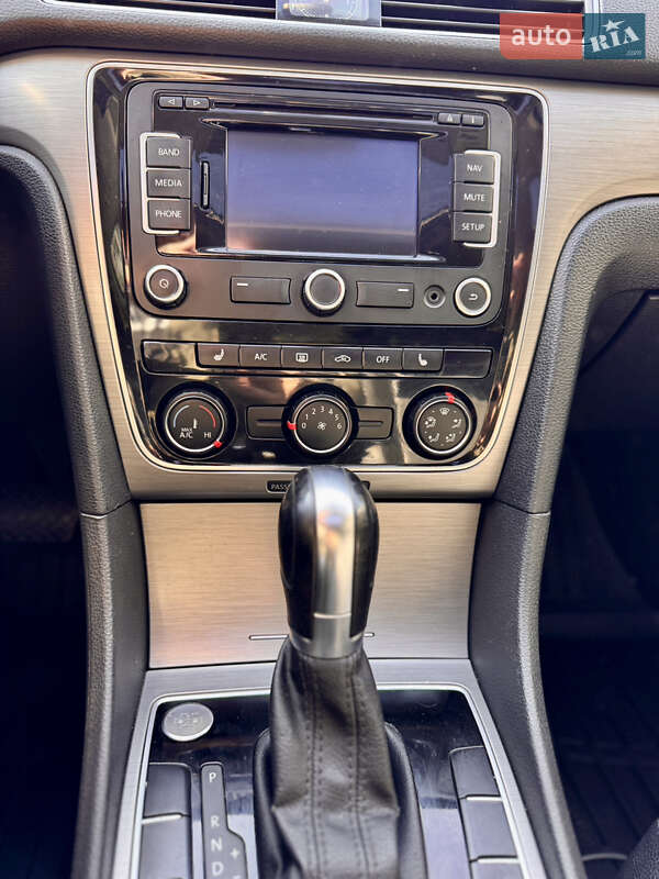 Седан Volkswagen Passat 2014 в Лозовой