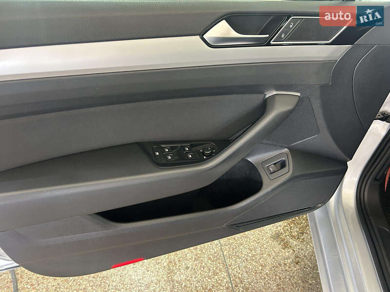 Универсал Volkswagen Passat 2017 в Николаеве