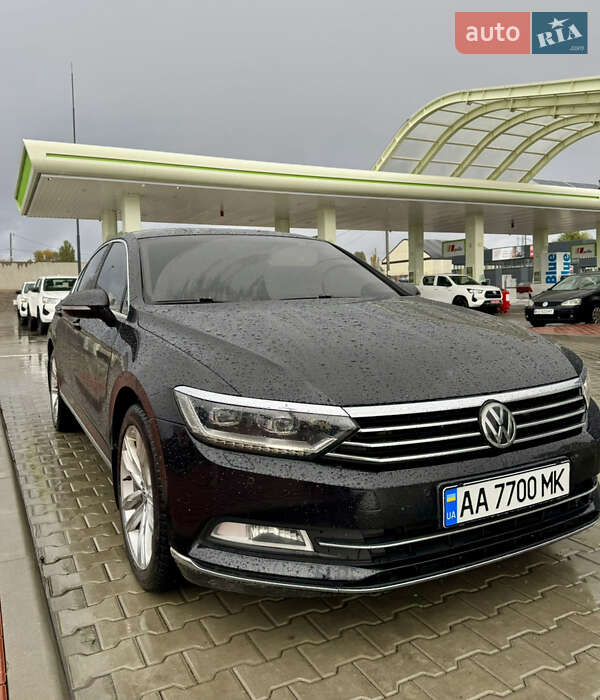 Седан Volkswagen Passat 2015 в Киеве