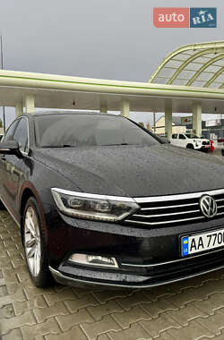 Седан Volkswagen Passat 2015 в 