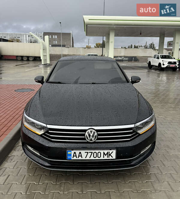 Седан Volkswagen Passat 2015 в Киеве