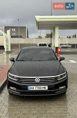 Седан Volkswagen Passat 2015 в 