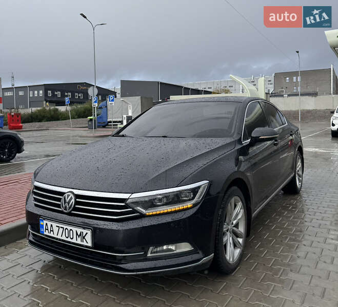 Седан Volkswagen Passat 2015 в Киеве