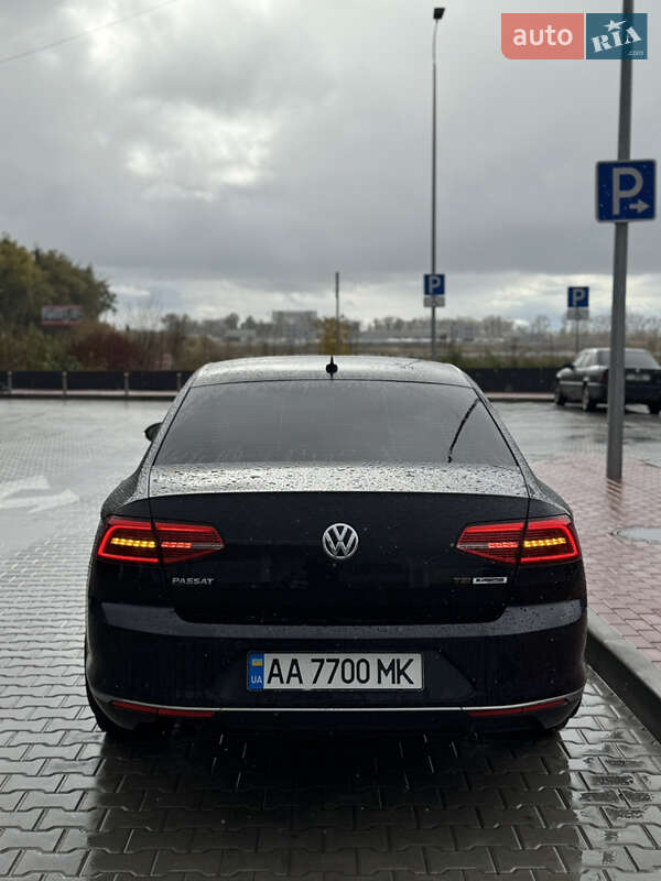 Седан Volkswagen Passat 2015 в Киеве