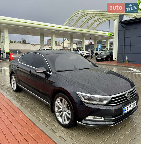 Седан Volkswagen Passat 2015 в Киеве