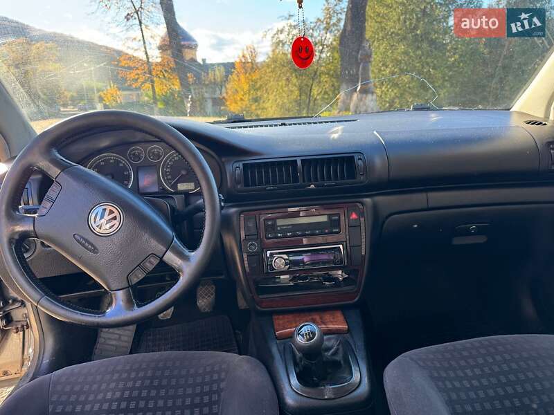 Седан Volkswagen Passat 2002 в Вижнице