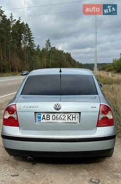 Седан Volkswagen Passat 2004 в  фото 2 Седан Volkswagen Passat 2004 в