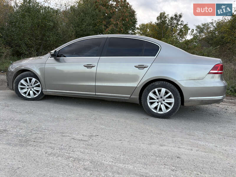 Седан Volkswagen Passat 2013 в Каменец-Подольском