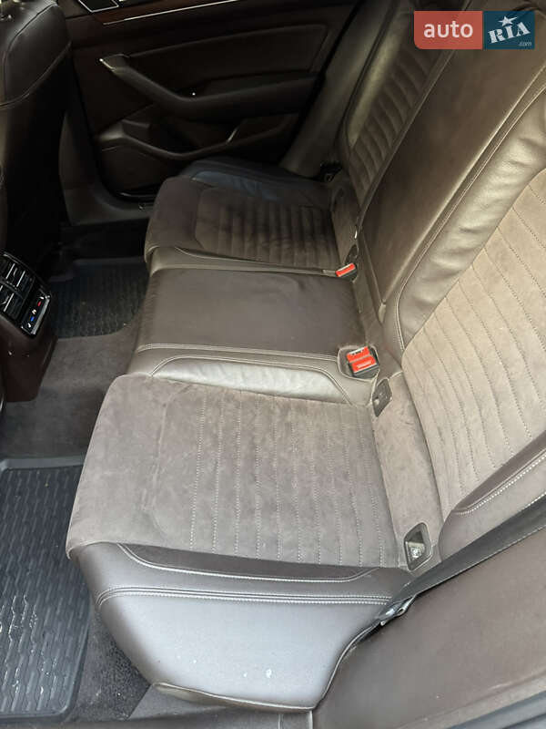 Седан Volkswagen Passat 2015 в Киеве
