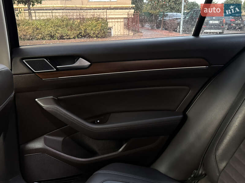 Седан Volkswagen Passat 2015 в Киеве