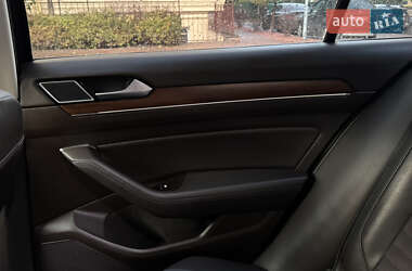 Седан Volkswagen Passat 2015 в 