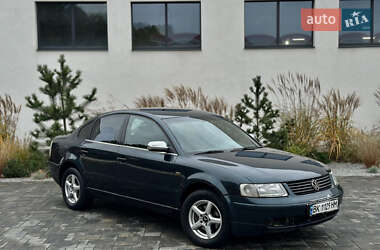Седан Volkswagen Passat 1997 в Луцьку