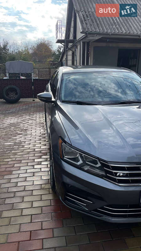 Седан Volkswagen Passat 2017 в Киеве