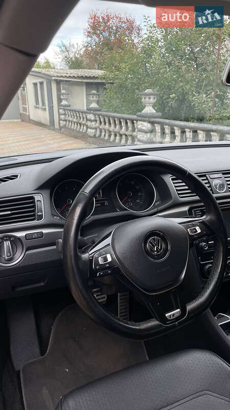 Седан Volkswagen Passat 2017 в Киеве