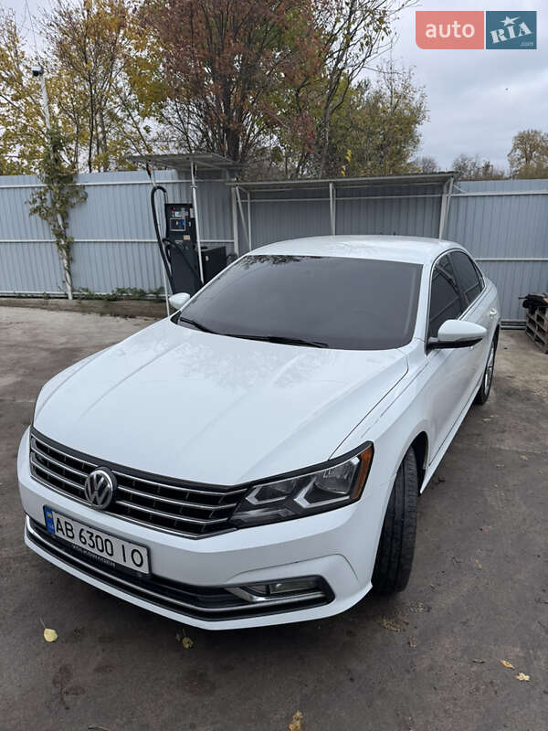 Седан Volkswagen Passat 2017 в Одессе