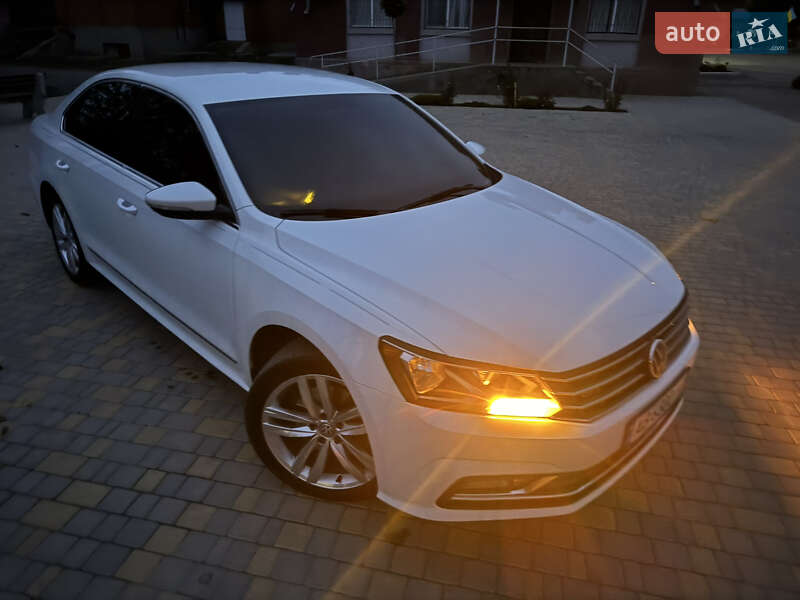 Седан Volkswagen Passat 2017 в Одессе