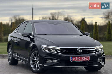 Седан Volkswagen Passat 2022 в Луцьку