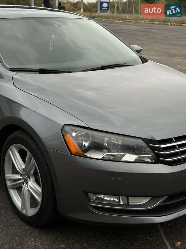 Седан Volkswagen Passat 2013 в Днепре