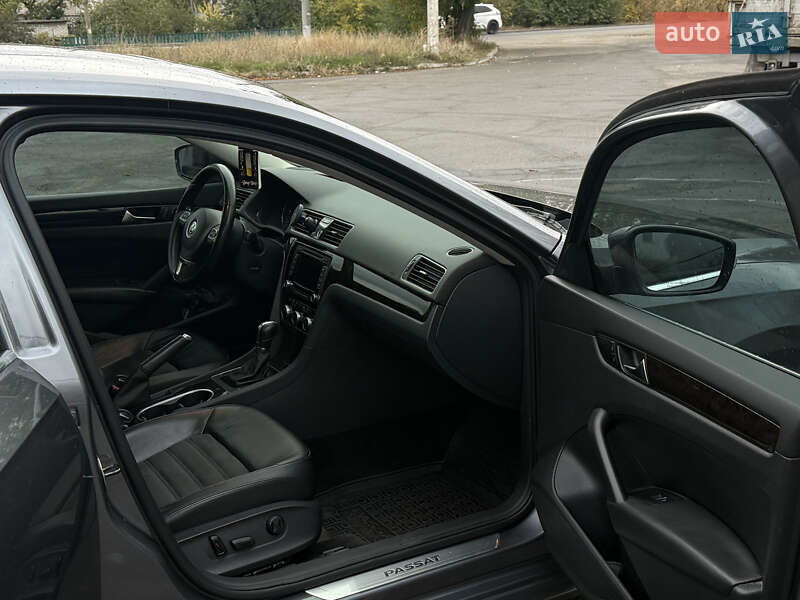 Седан Volkswagen Passat 2013 в Днепре
