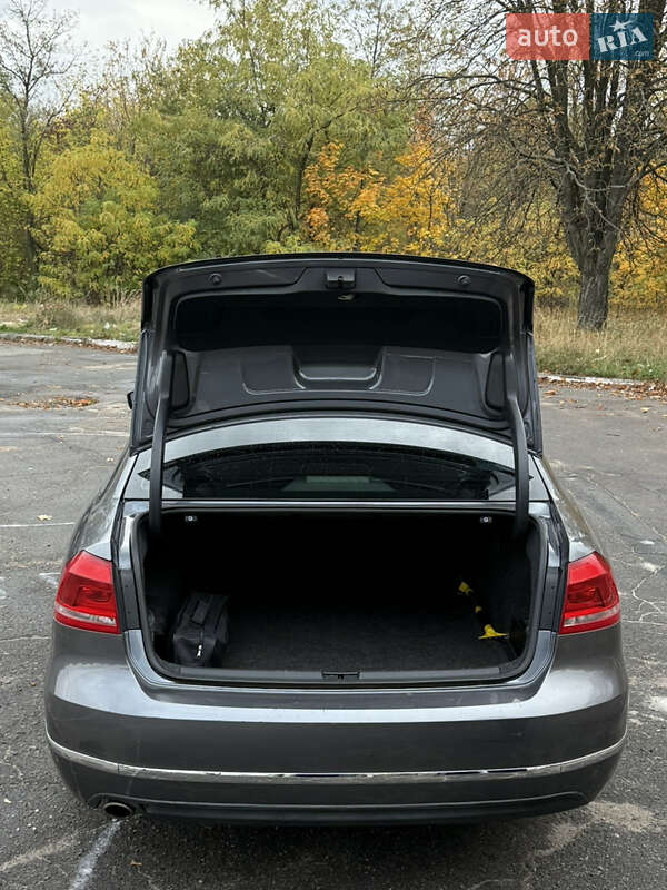 Седан Volkswagen Passat 2013 в Днепре