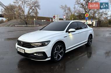 Седан Volkswagen Passat 2021 в Киеве