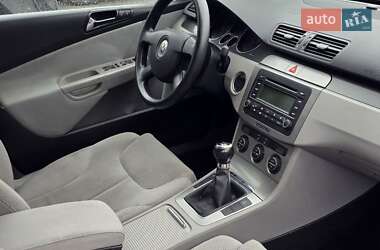 Седан Volkswagen Passat 2005 в 