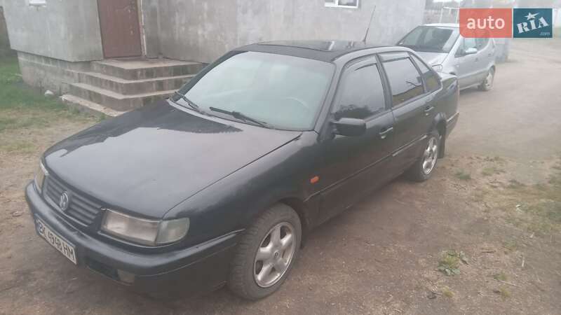 Седан Volkswagen Passat 1994 в Костополе