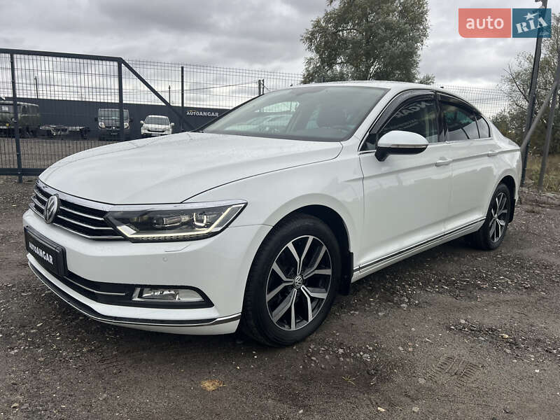 Седан Volkswagen Passat 2018 в Киеве