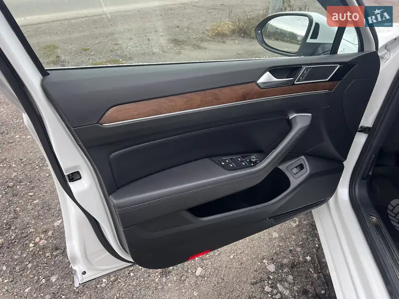 Volkswagen Passat 2018 VIN WVWZZZ3CZJE125604 фото оголошення 18 з 75