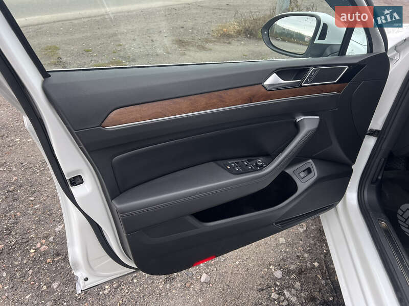 Седан Volkswagen Passat 2018 в Киеве