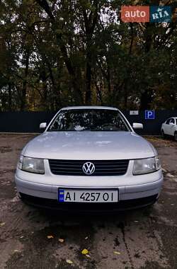 Универсал Volkswagen Passat 1998 в Киеве