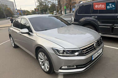Седан Volkswagen Passat 2015 в 