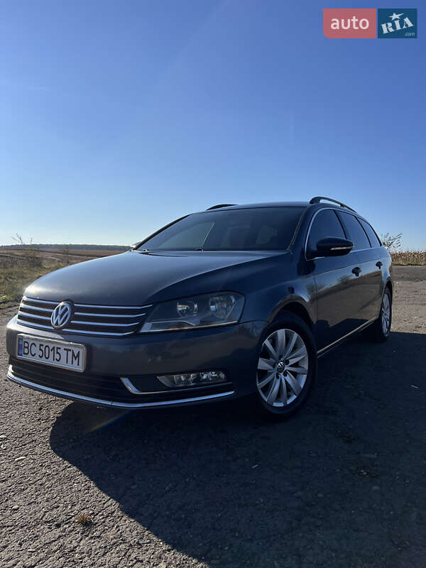 Універсал Volkswagen Passat 2013 в Львові