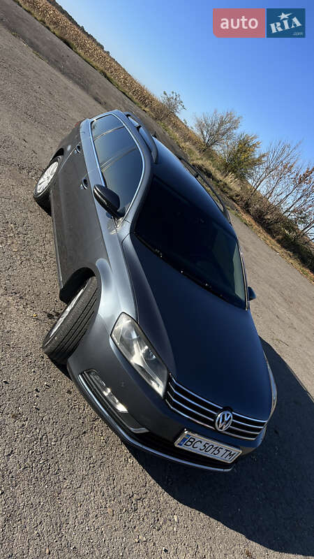 Універсал Volkswagen Passat 2013 в Львові