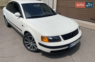 Седан Volkswagen Passat 1999 в Запорожье