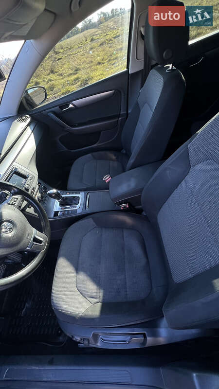 Універсал Volkswagen Passat 2013 в Львові