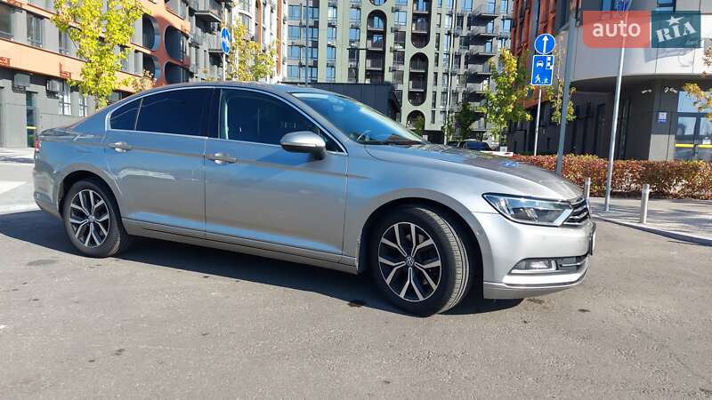 Седан Volkswagen Passat 2016 в Києві