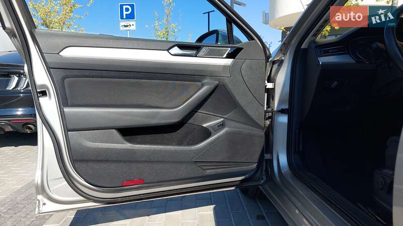 Седан Volkswagen Passat 2016 в Києві